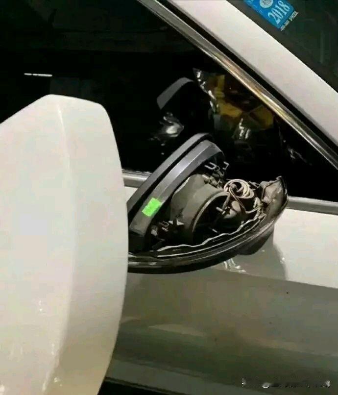 道歉是真的，没监控才是重点，是坦诚得有点嚣张了
