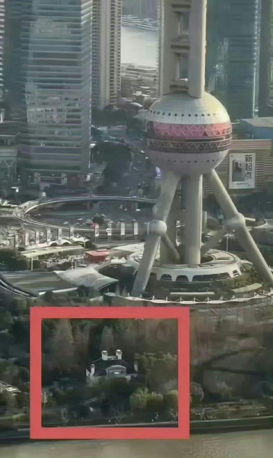 在上海寸土寸金的地方，东方明珠底下居然还有一栋别墅，这是哪位大佬的？