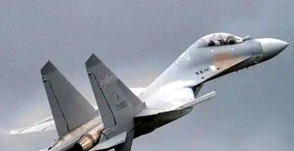 警报拉响！春节前夕，南海夜空突发紧急情况！两架歼-16战机，火速升空！就在2