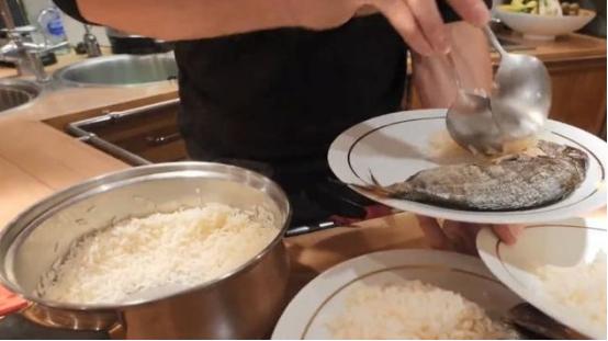 为什么欧美国家不吃米饭，而中国人喜欢吃米饭？一位外国友人体验过中国米饭之后说：他