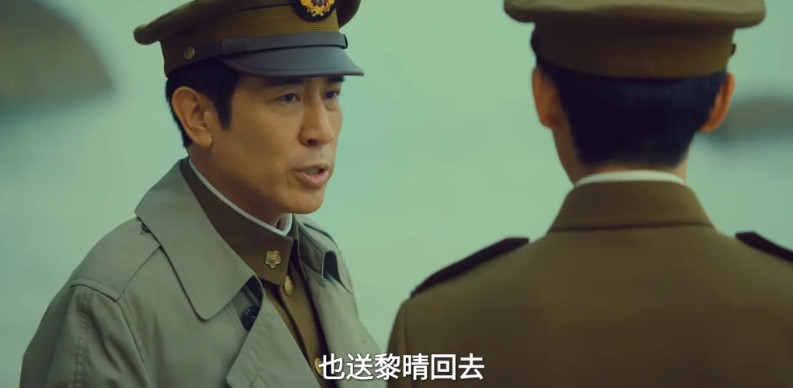 《沉默的荣耀》小钱的妹妹跳到海里，要游回漳州，吴次长看到了，却没有下海施救。我
