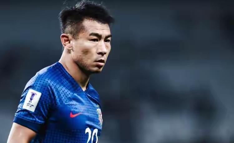 越南球员在德甲进球那晚，于汉超退役的消息上了热搜。讽刺吗？我们的“新闻”是告