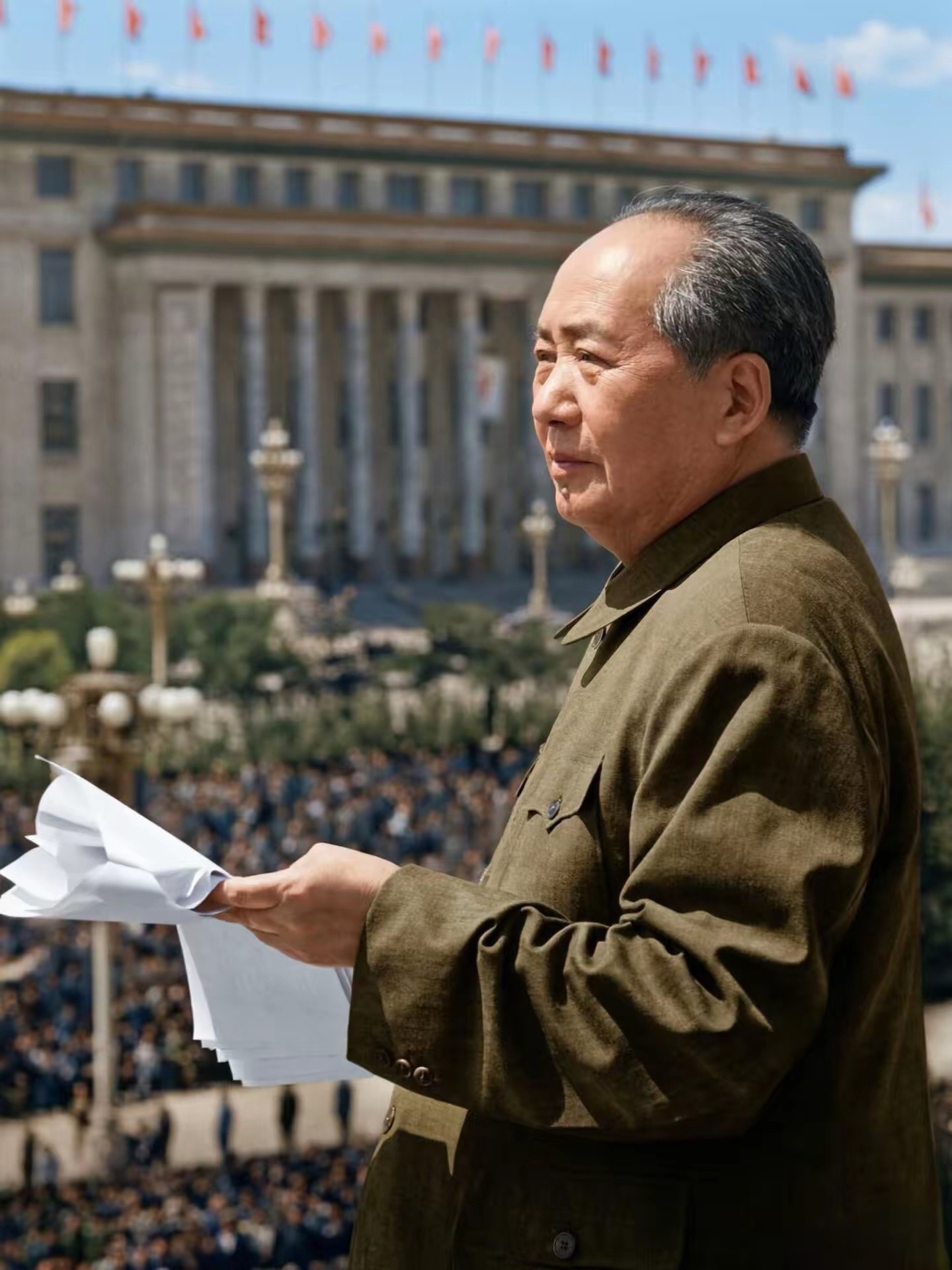 毛主席在天安门城楼上，这么清晰的照片太难得了。