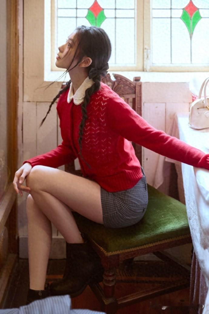 刘浩存魅力写真，有张力而又不失温柔