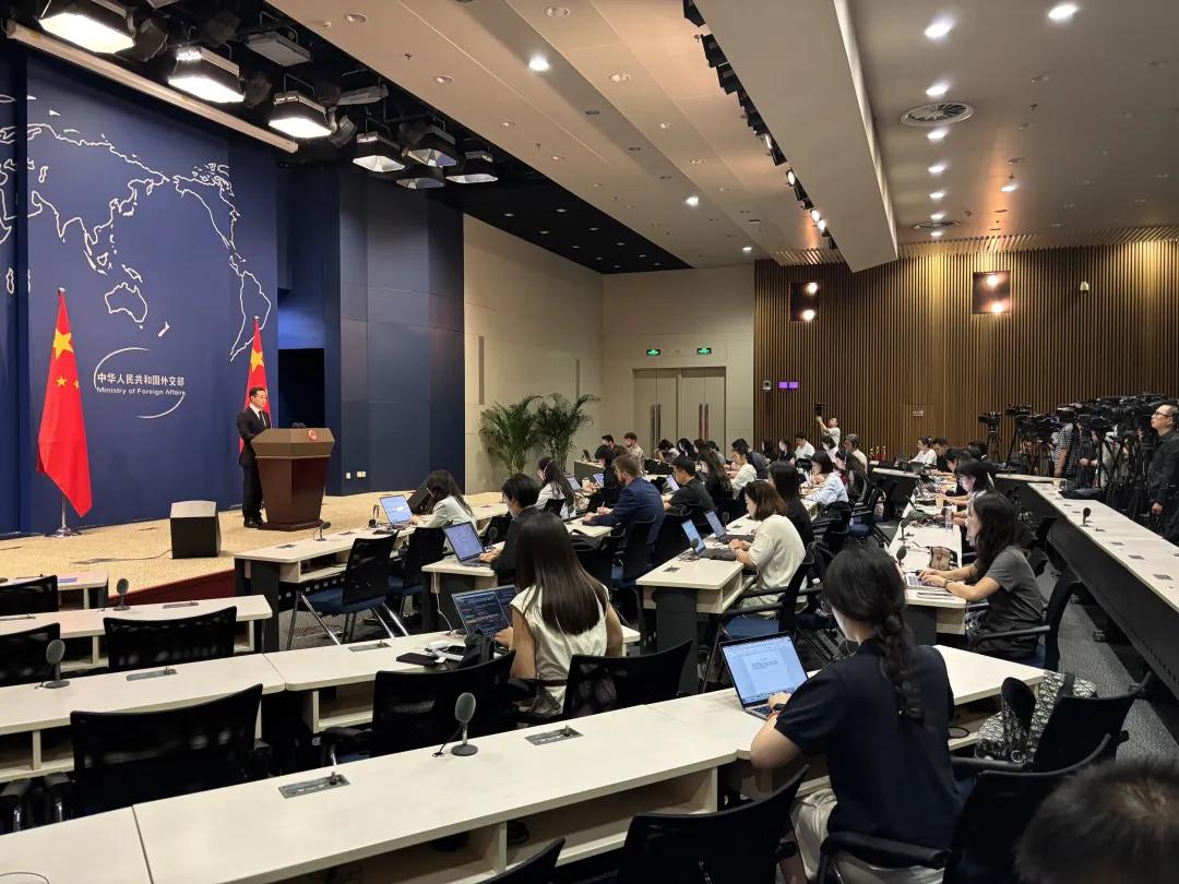 会谈非常的激烈！根据日本产经新闻8月27日报道，日本跨党派议员团于8月27日与中