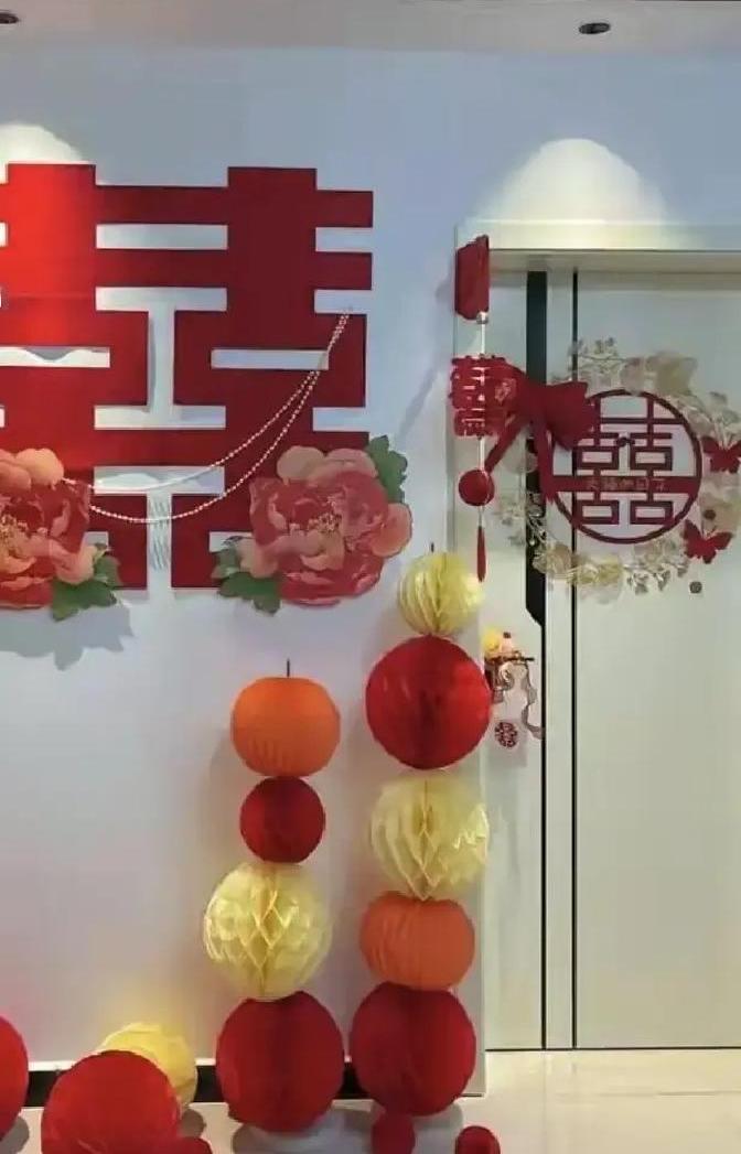 同事的儿子结婚一个月就离婚了。现在的孩子真的是奇葩，都不能自理，从结婚就没有开