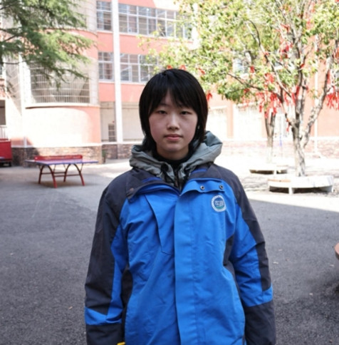 7月1日报道，湖南一女生去年高考考了605分，心有不甘的她选择复读。女生今年看到