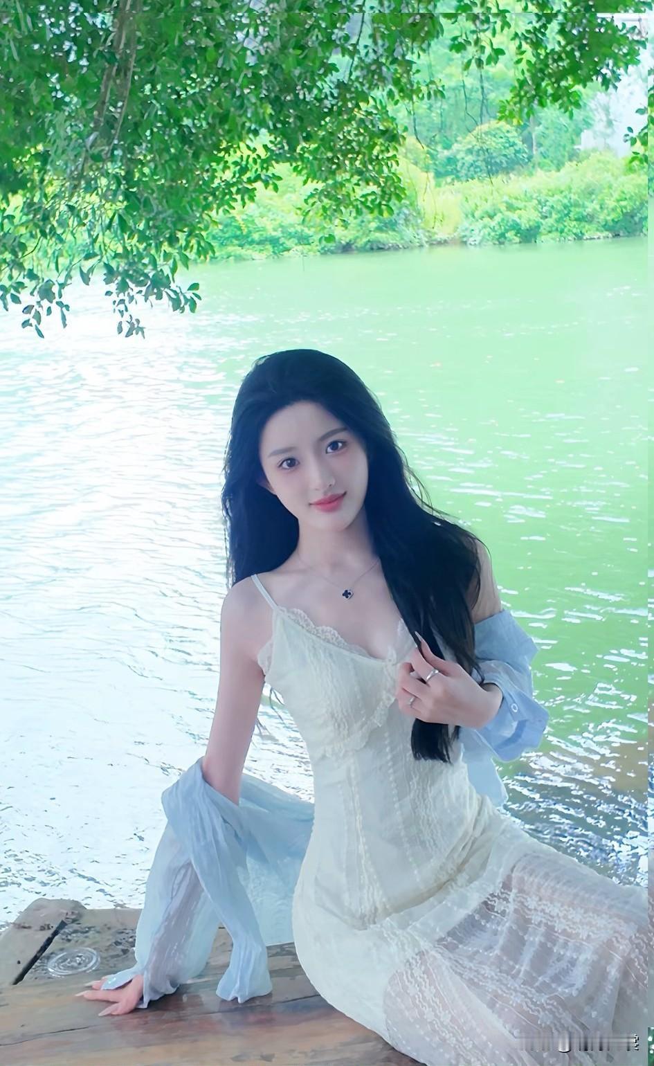 山水养人，美人更养人。寻找镜头的美什么样的美女才是最美的呢赏山水风景