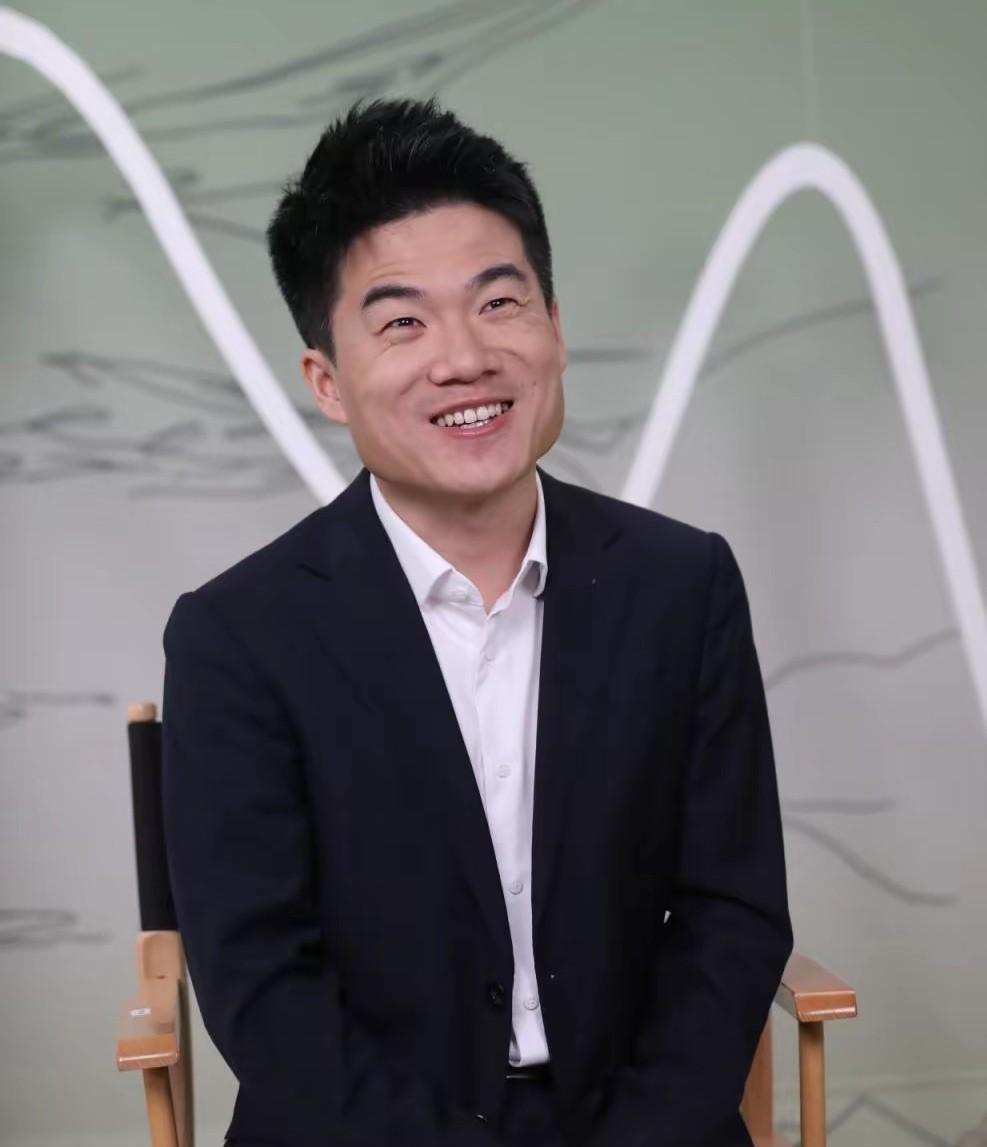 标题：田埂上的GMV：董宇辉把带货做成一场自我献祭正文：202