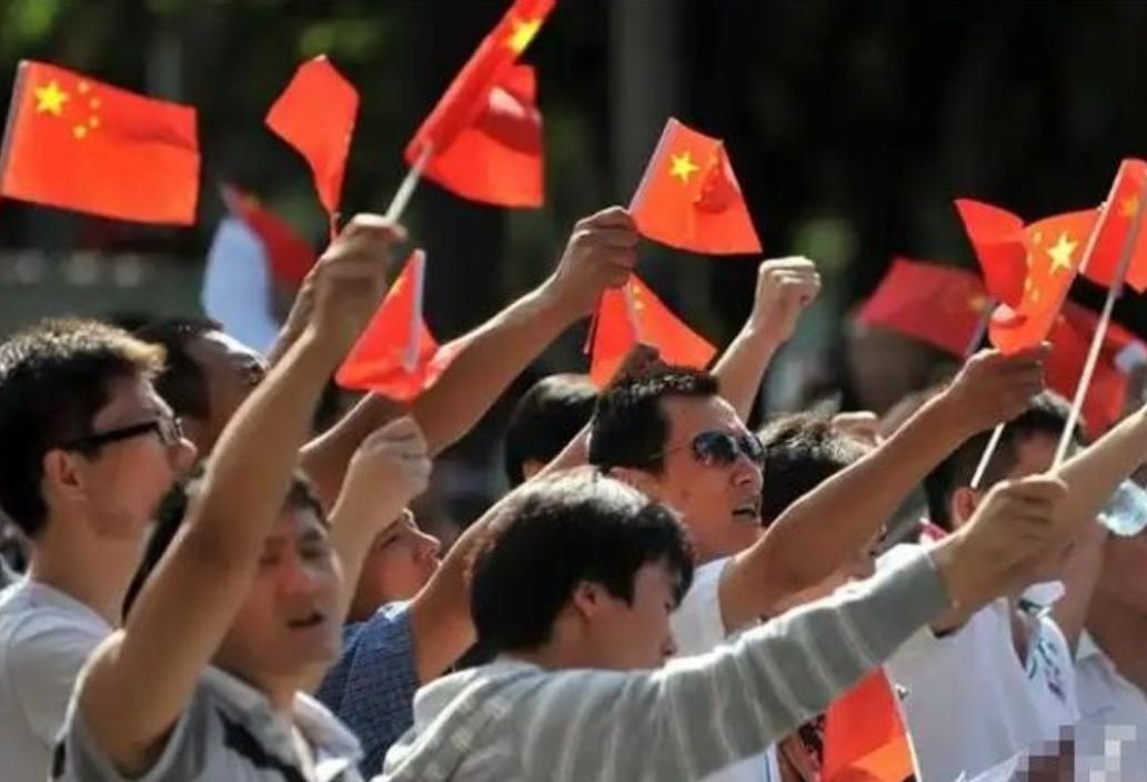 继新加坡、马来西亚之后，又有美国华人跳出来“指点江山”了！一句“中国人