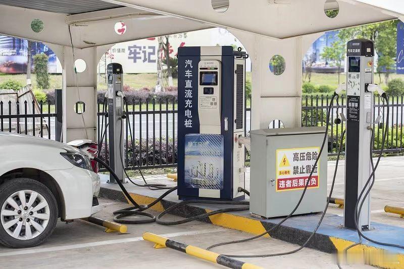 为什么主机厂都愿意出增程车？未来大电池增程会淘汰换电模式？首先就是从商业逻辑上看