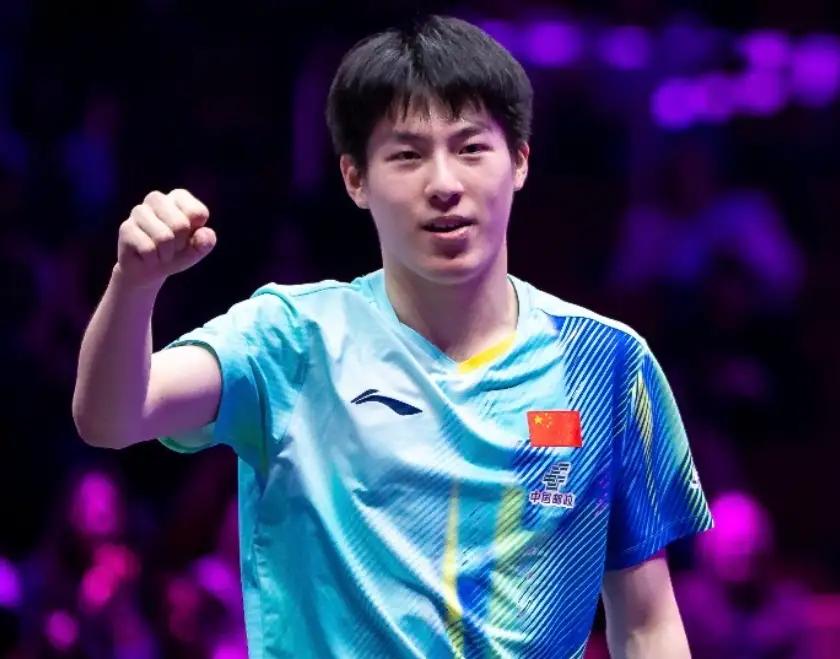 重庆冠军赛男单的比赛真精彩，实话实说女队打不到这么精彩吸引人，男队员力量大相持对