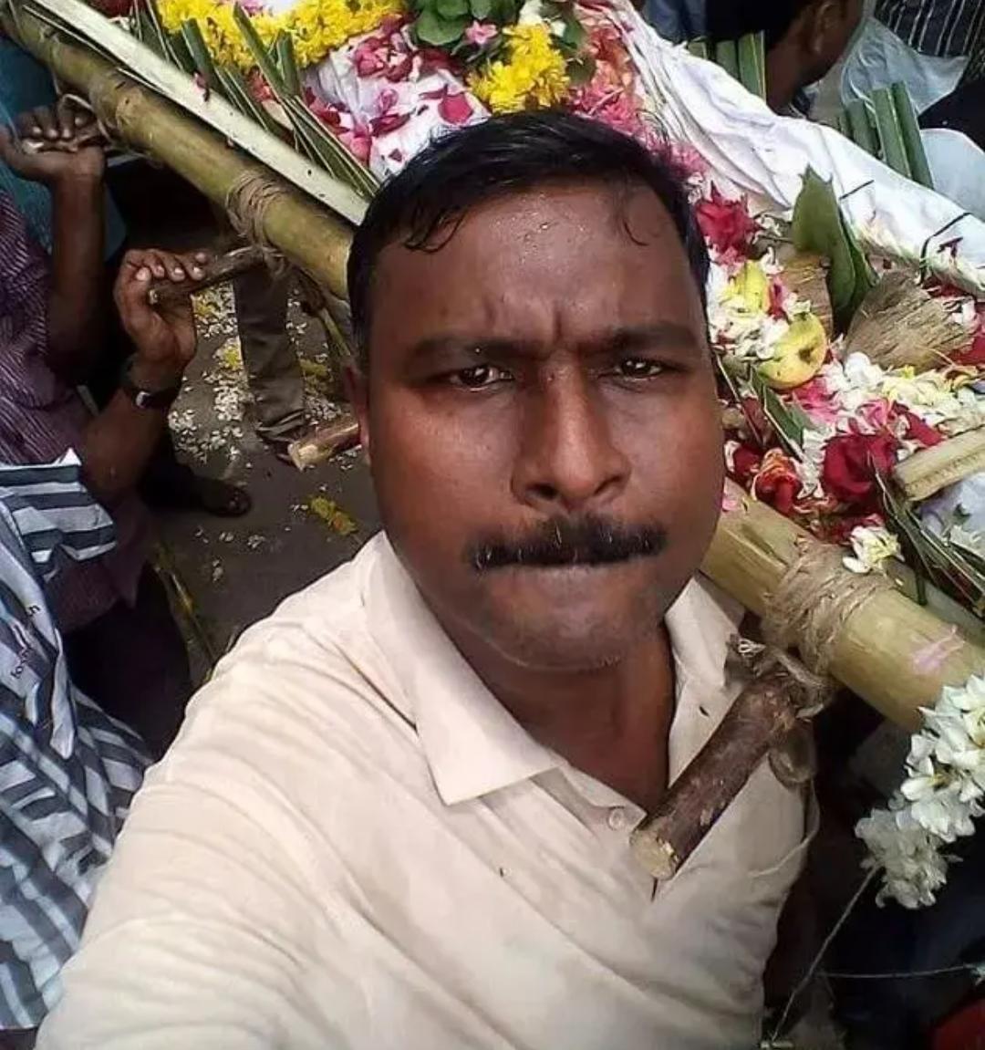 印度人变成了全球的香饽饽。美国最先引进印度人才，加拿大也跟着引进印度的人才，