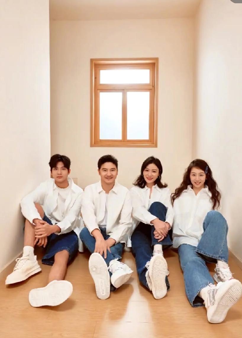 田亮家这基因是开了挂吧！大年初一全家福直接鲨疯娱乐圈大年初一，田亮晒全家福