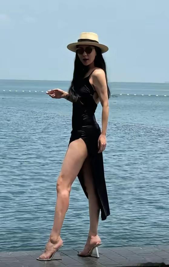 看了COCO二十多岁时的照片，再看看现在，这面相变化也太快了！只能说，女人真别找