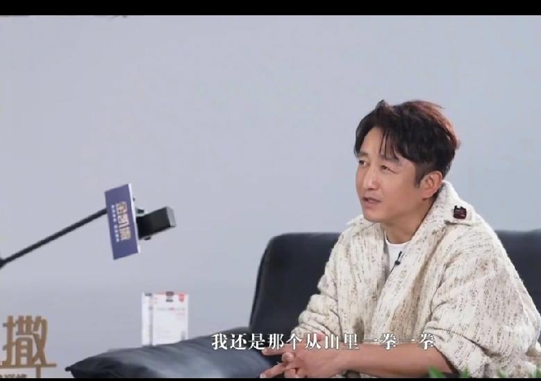 主持人问邹市明：“在拳台上挨得拳和商场上挨得，哪个更疼？”邹市明说：“拳台上