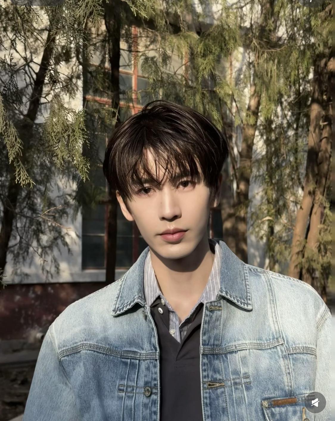 明星红的都要挨骂，骂完熬过了就好了。这恰恰说明张凌赫火了，现在内娱要大火的人