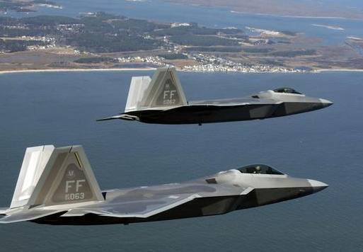 美国: F-22可以打遍全球每一个角落, 英称: 这俩个地方敢去试 美国,f-22,可以,全球,一个