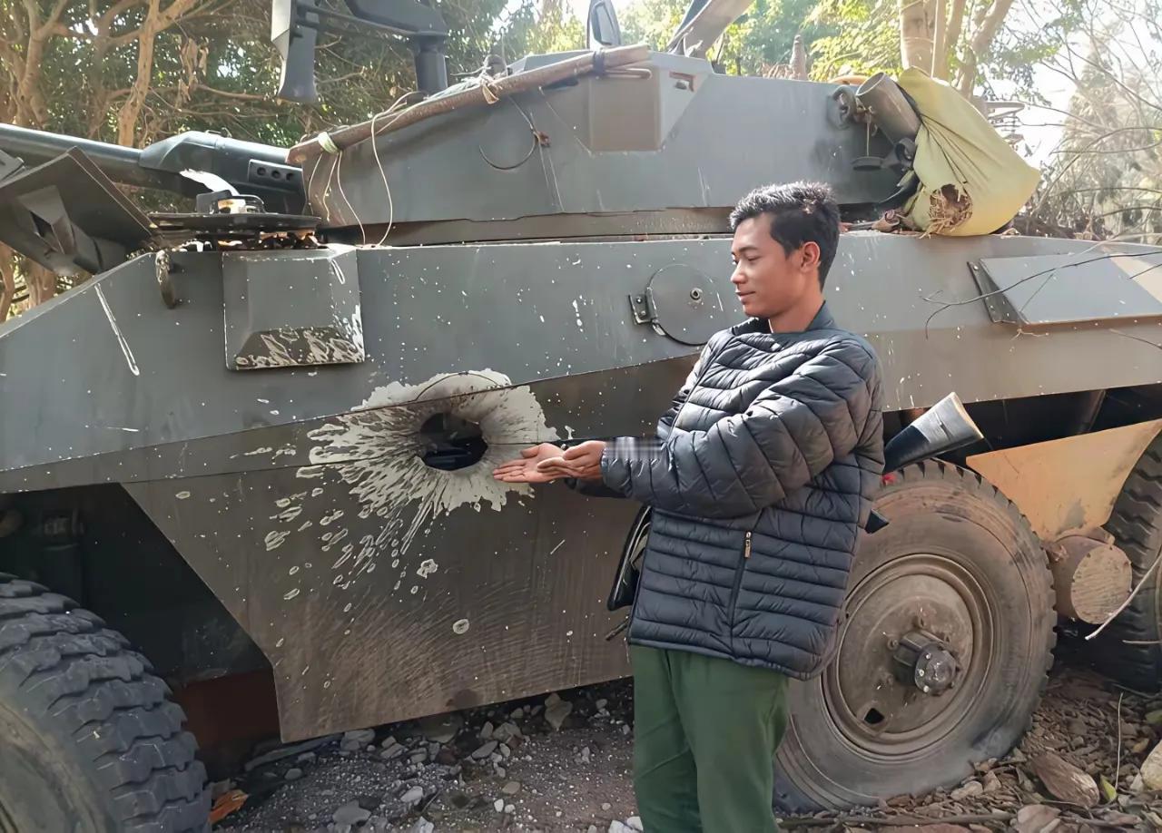 看到一位网友发的视频，画面里外国的一辆装甲车被打出了一个洞。究竟是什么炮弹如此厉