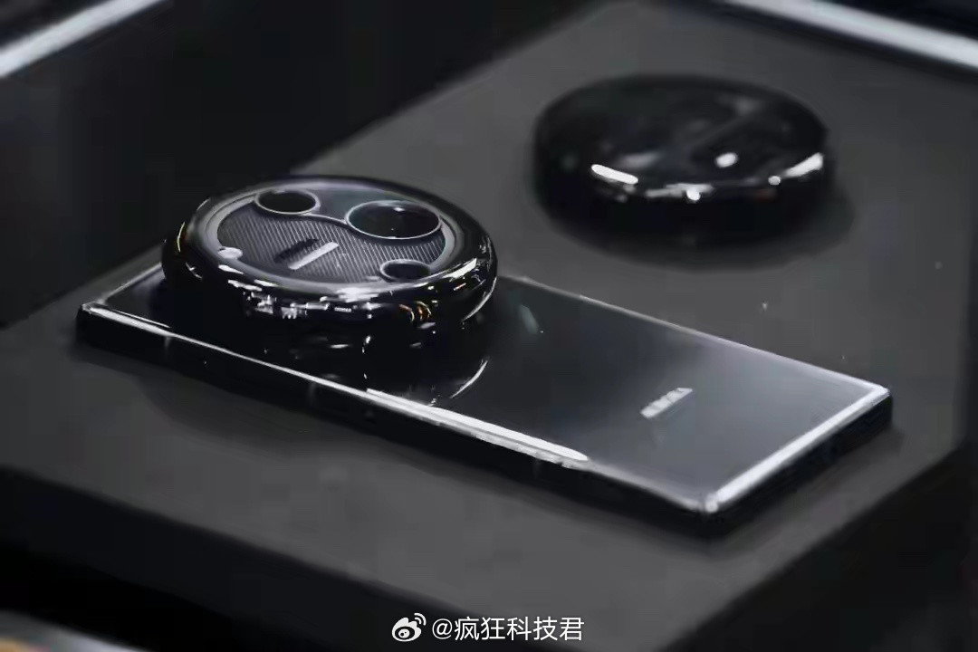 讲真，现在的旗舰手机太难了！为了拍照好，机身就得做得厚重像“砖头”；想轻薄，拍照