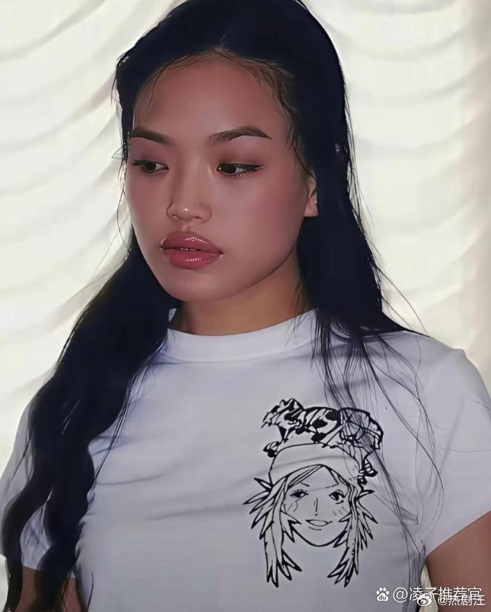 刚出道的舒淇自带原生野性美感，雀斑与厚唇都是辨识度，青涩懵懂里藏着倔强灵