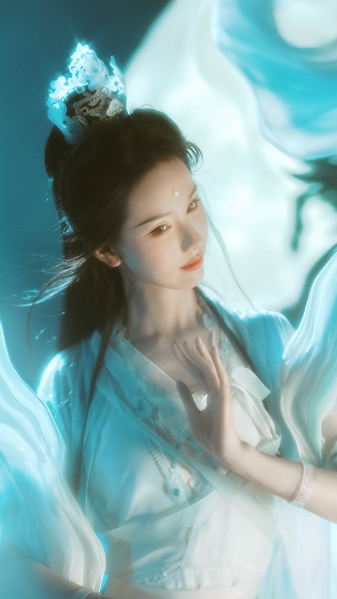 陈都灵月亮神女陈都灵月映清辉陈都灵月亮神女，谁懂这个陈都灵月映清辉的清冷女生