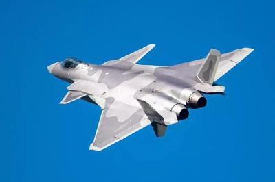 美国专家直接给中国战机下了定论：歼-35和歼-20迟早都会被淘汰。2024