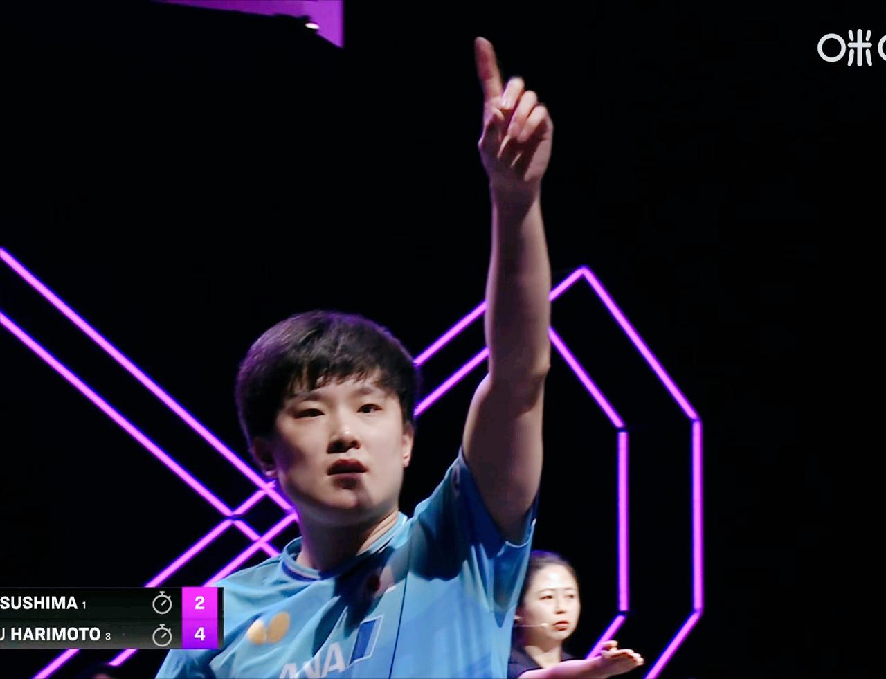 张本智和为何能4:2战胜松岛辉空？主持人说：张本智和体力真好，摸起球就发，