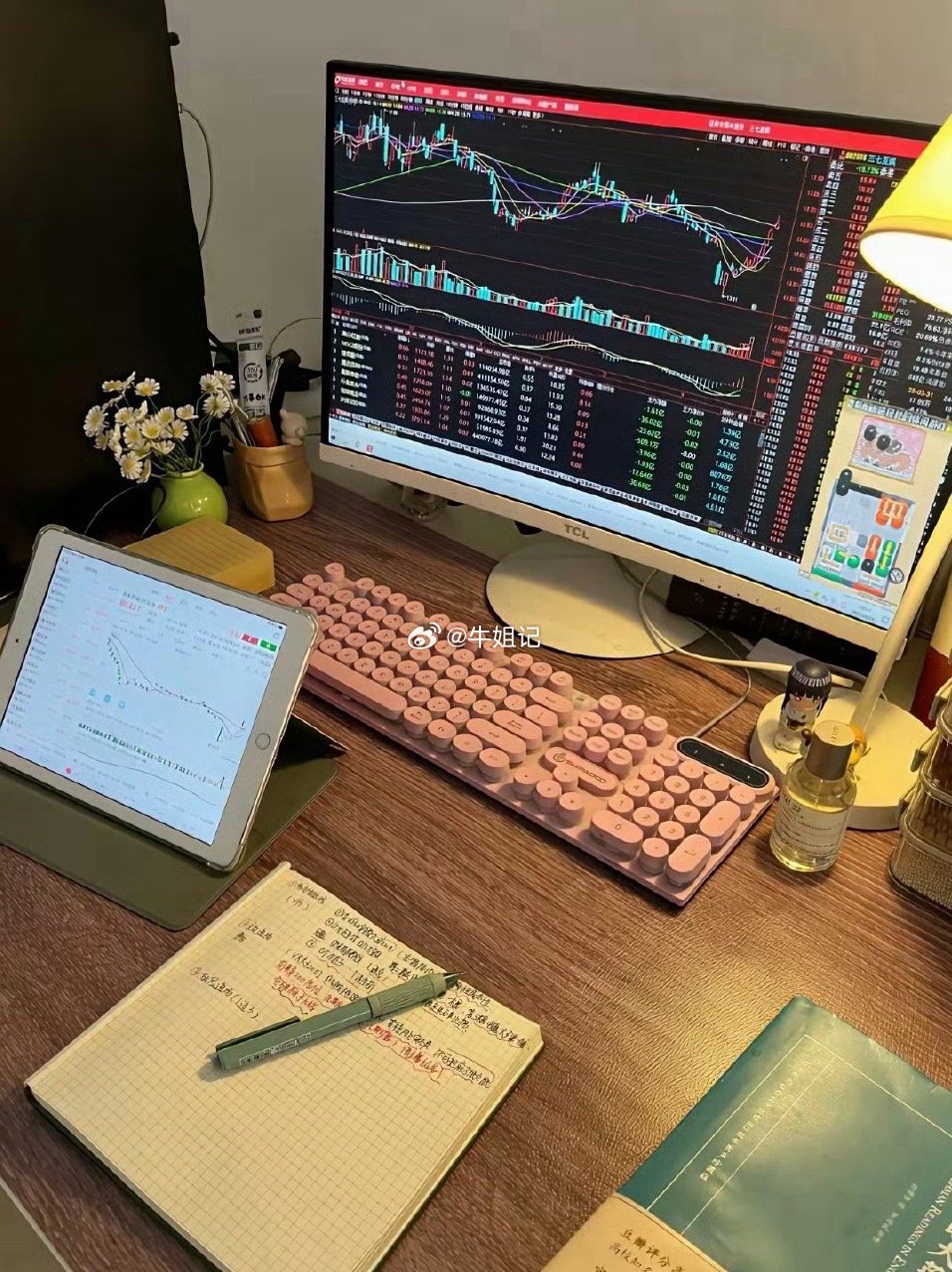 如果炒股8年10年了还赚不到钱，要从观念上去找原因。前几天逛书店的时候，看到有人