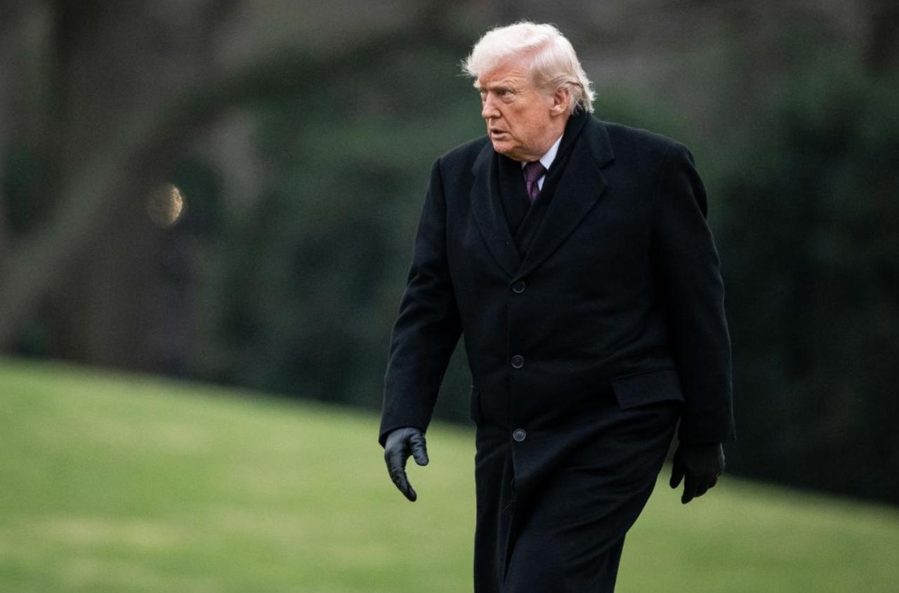 短短8个月，美媒从“中国崩溃论”转向“美国必败论” 2025年4月8日，特朗