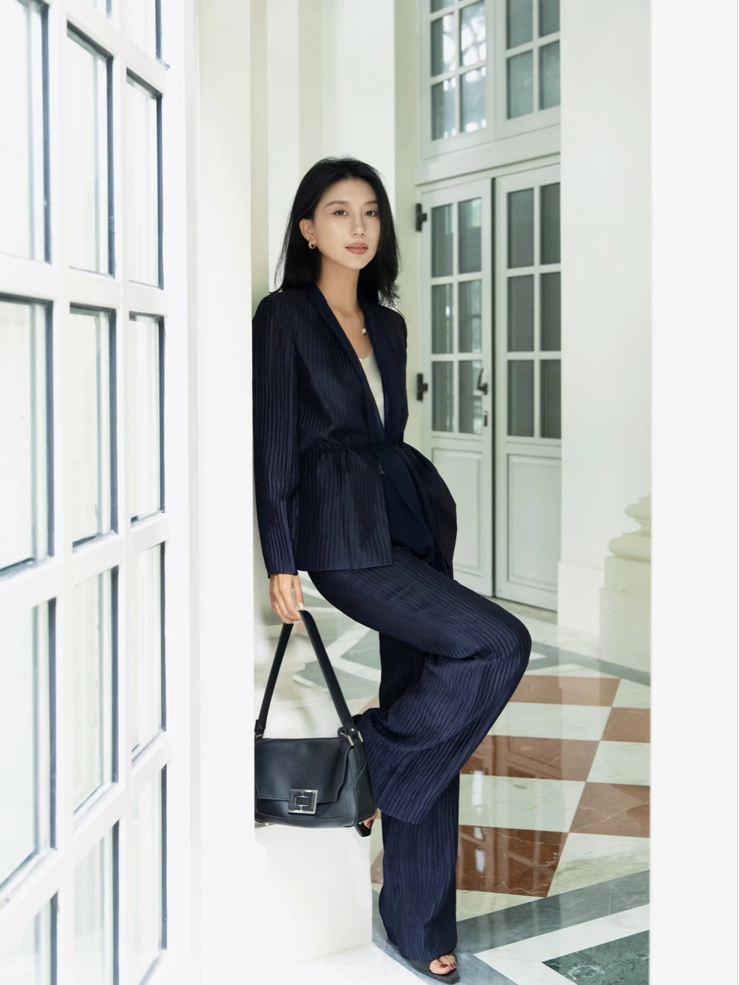 藏在肌理里的高级，不必刻意锋利