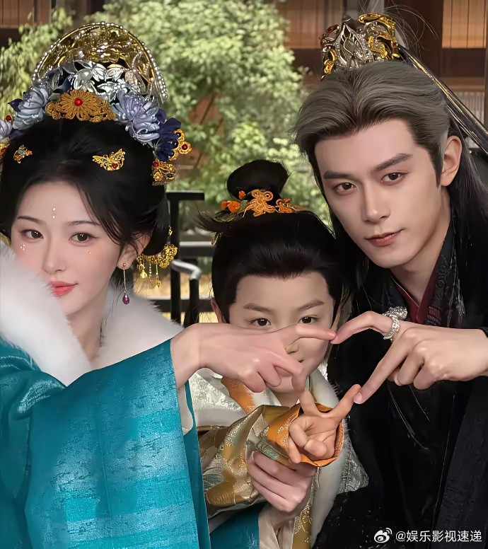 《逐玉》里那个顶着承德太子血脉的齐旻，锦州惨案后大火毁容，顶替长信王世子身份活下