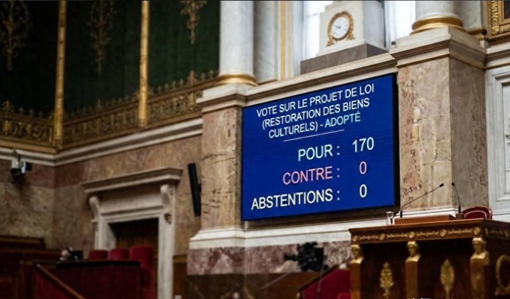 谁能想到？160多年前一把火烧了圆明园的“强盗”，如今竟全票通过法案，赶着把抢走