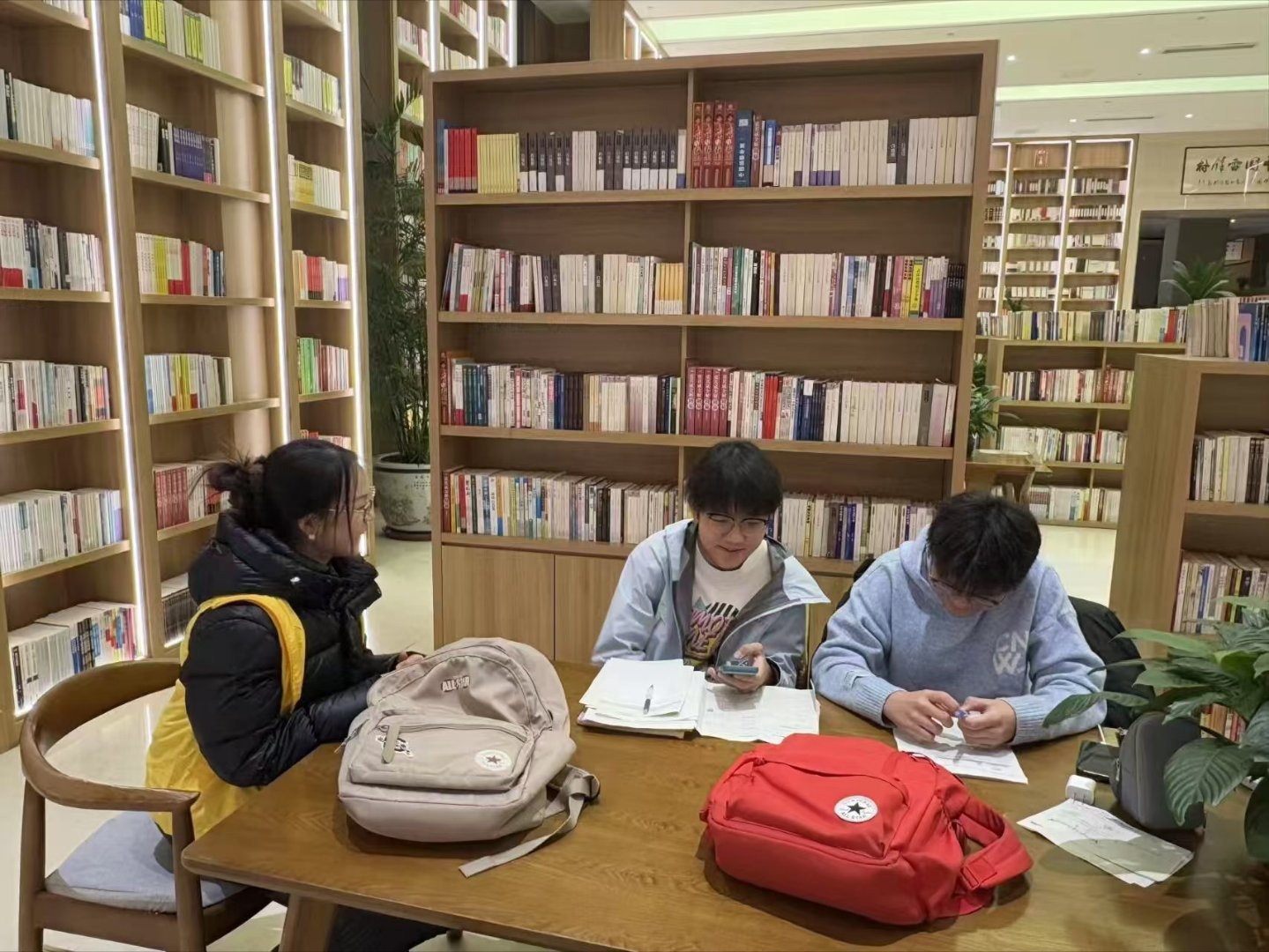 秦岭笑谈曲阜师范大学山东学子寒假在行动[探后八成功密码，青年赋能乡村振兴]寒冬