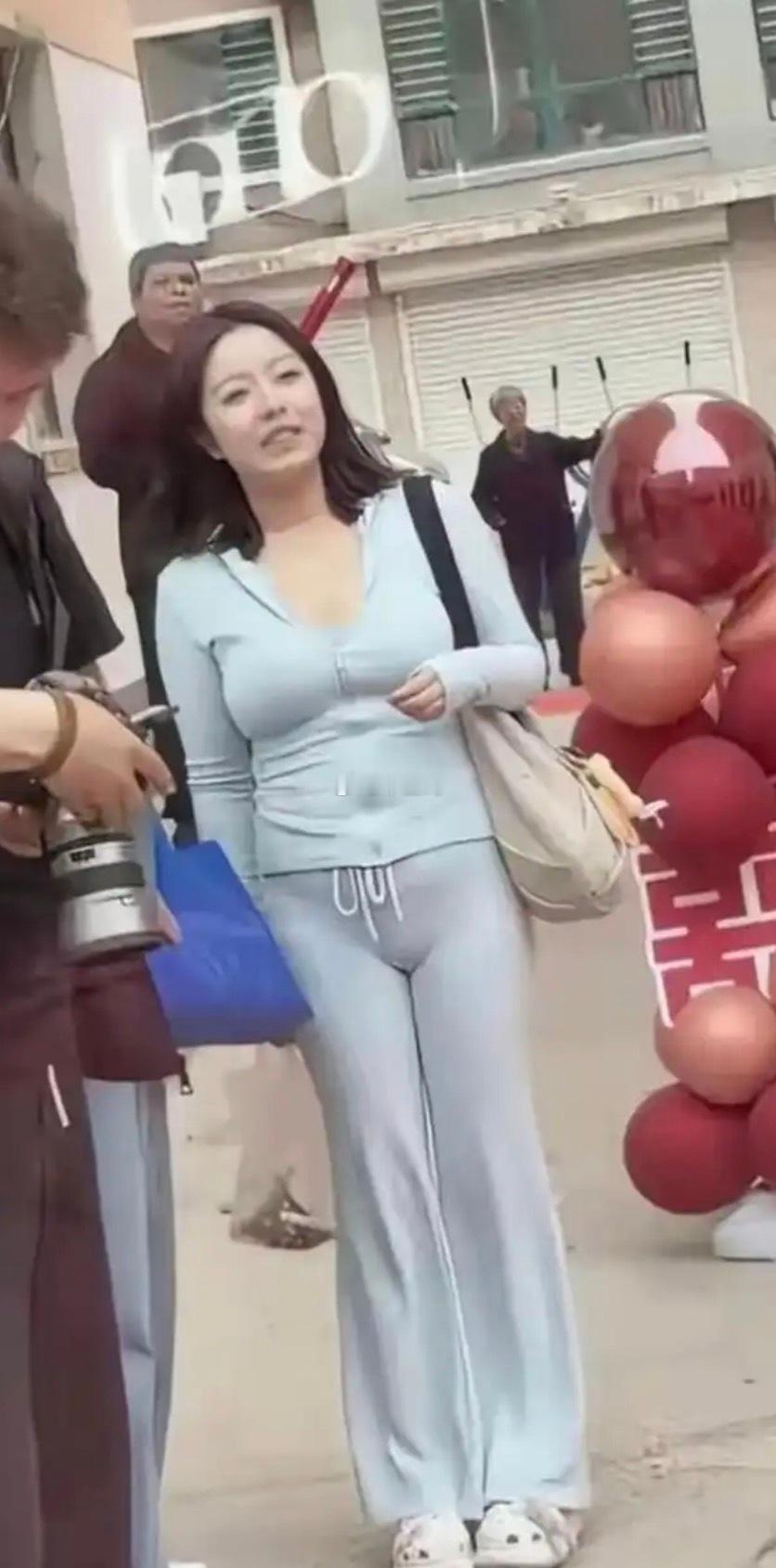 现在女装真的挺完蛋的，不懂这样设计的意义是什么