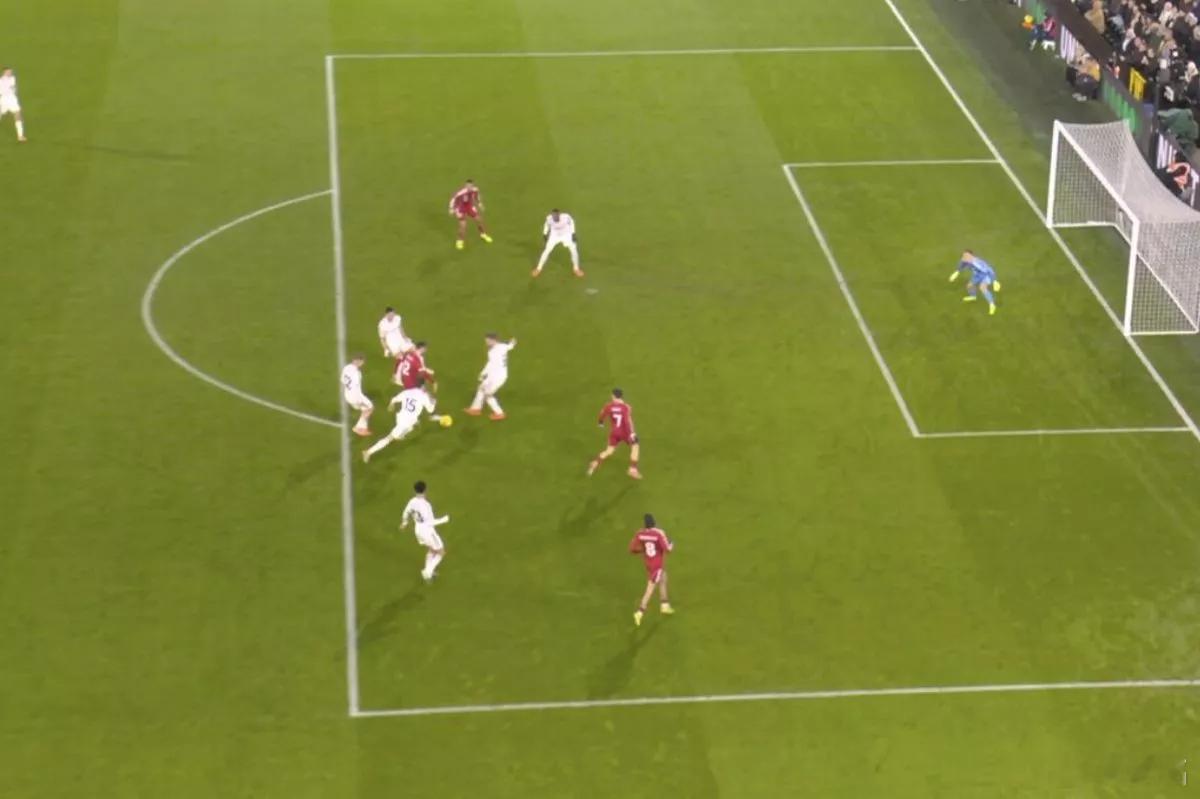 富勒姆2比2利物浦英媒体都在深挖这起误判的背后深层原因。(晚上再汇总，这里面有