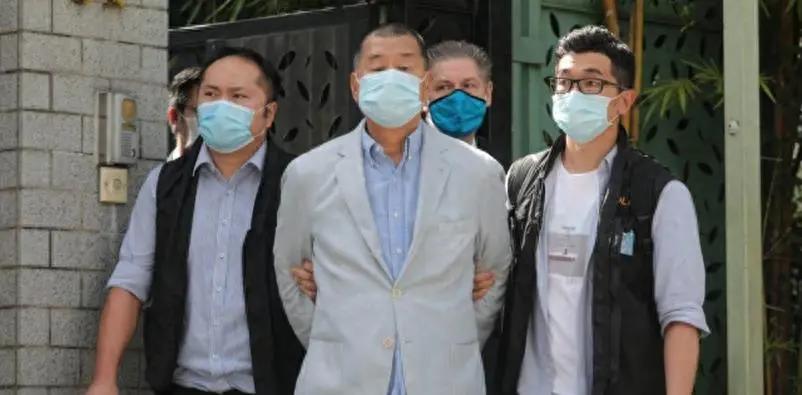 黎智英定罪后赵少康彻底慌了！靠山要倒黑料要爆这下插翅难飞黎智英因违反