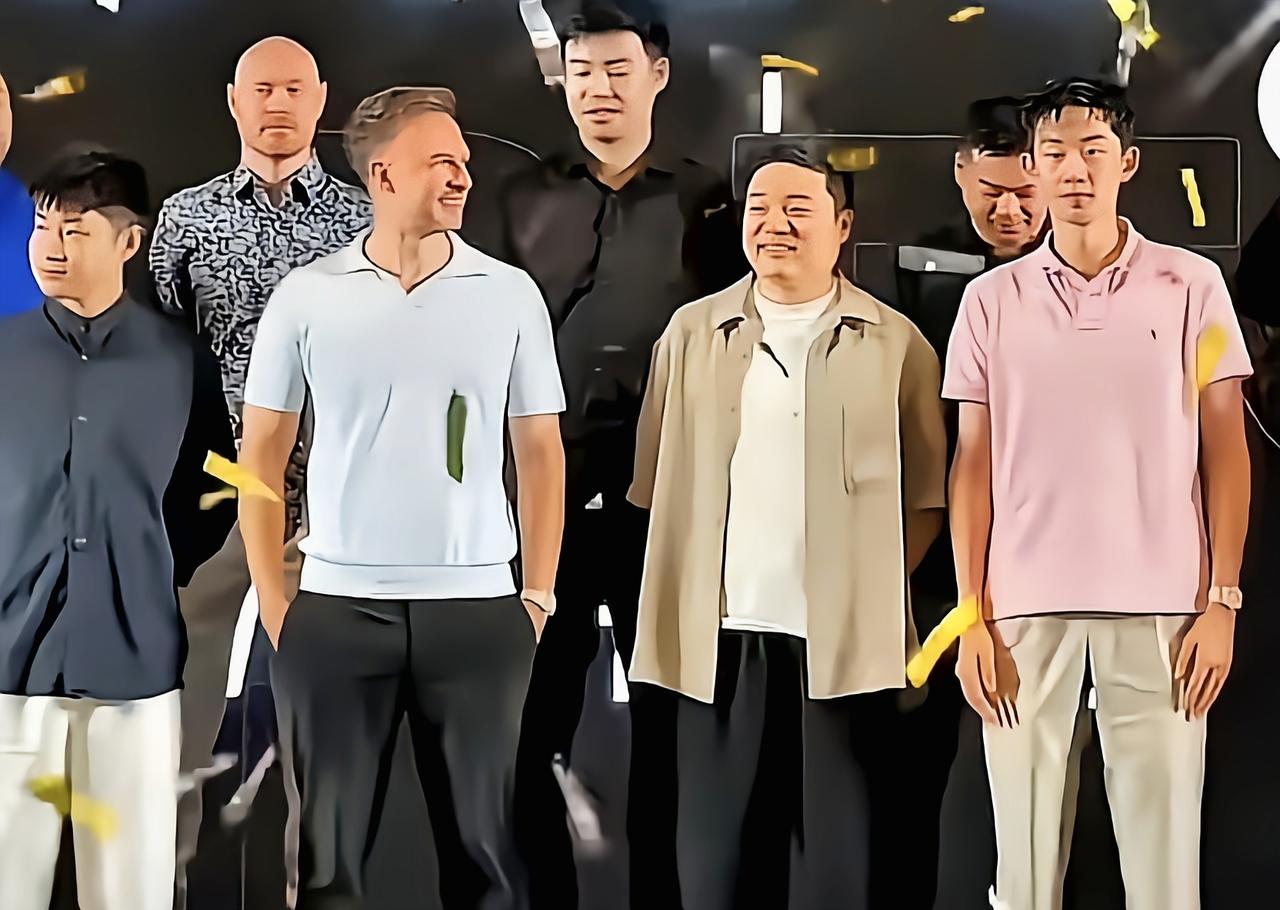 特鲁姆普懂人情世故，武汉公开赛上，合影环节把丁俊晖推上了C位武汉公开赛晚宴结束