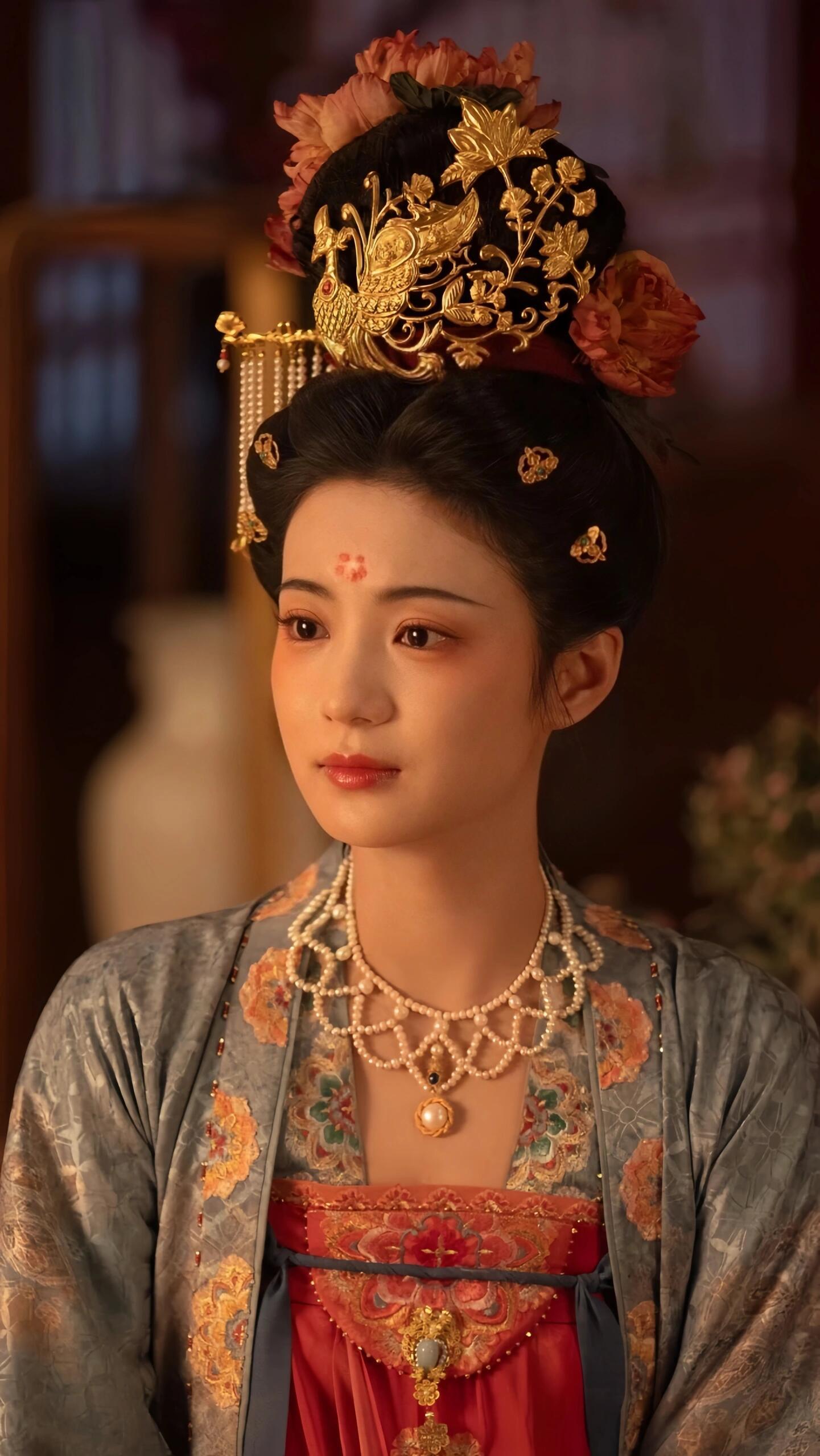 国色芳华·李幼贞|张雅钦她真的好适合唐妆，太美了啊！​​​
