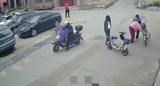 不知道大家发现没？在最近小女孩扶老人被讹诈事件中，我仔细看视频多遍，终于让我发