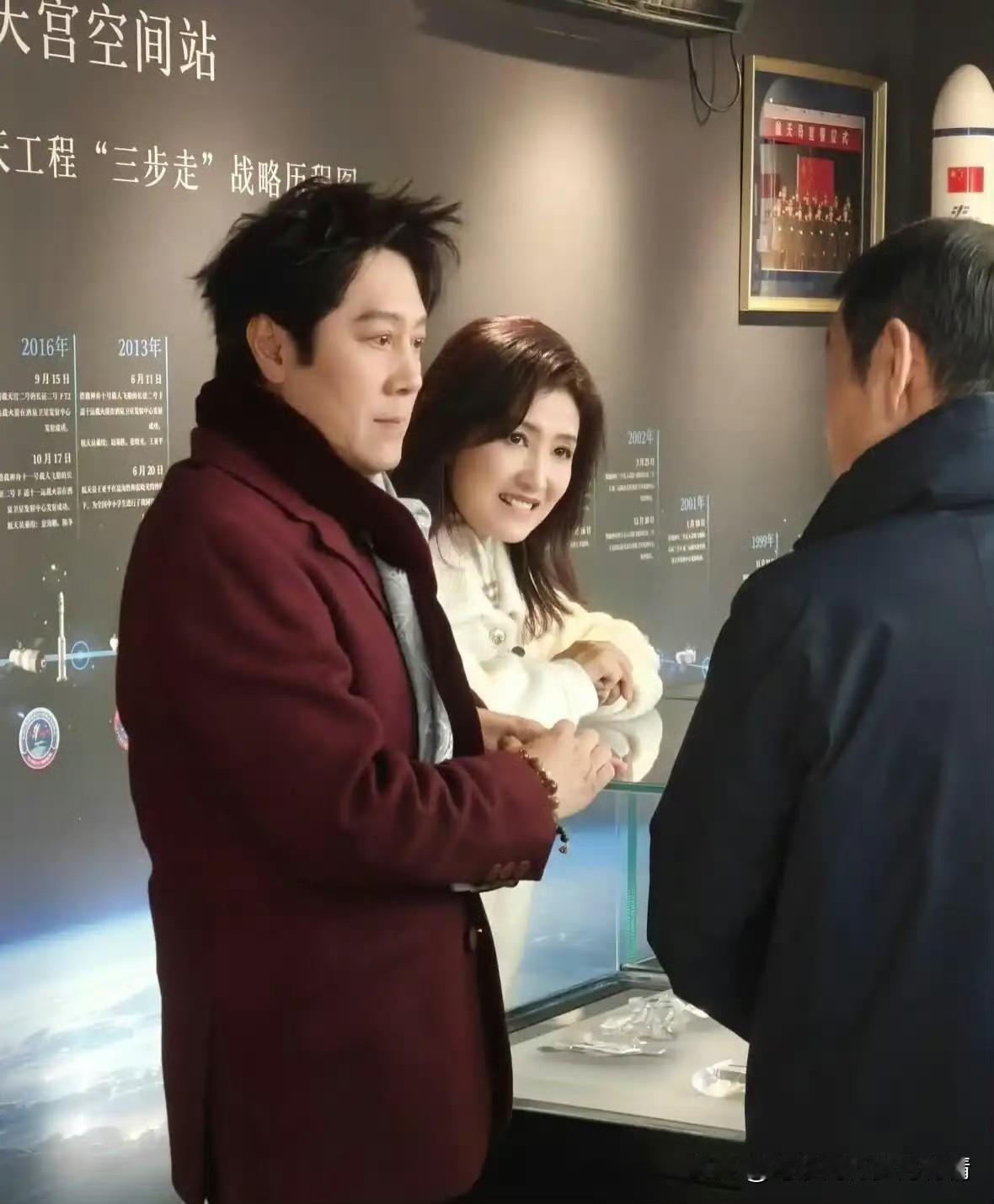 故宫偶遇蔡国庆，57岁状态太惊艳网友在故宫偶遇蔡国庆，今年57岁的他脸部状