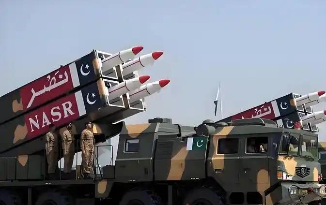 当年朝鲜支援伊朗搞核弹，拉一船家伙事去伊朗，结果伊朗内鬼把情报提供给以色列和美国