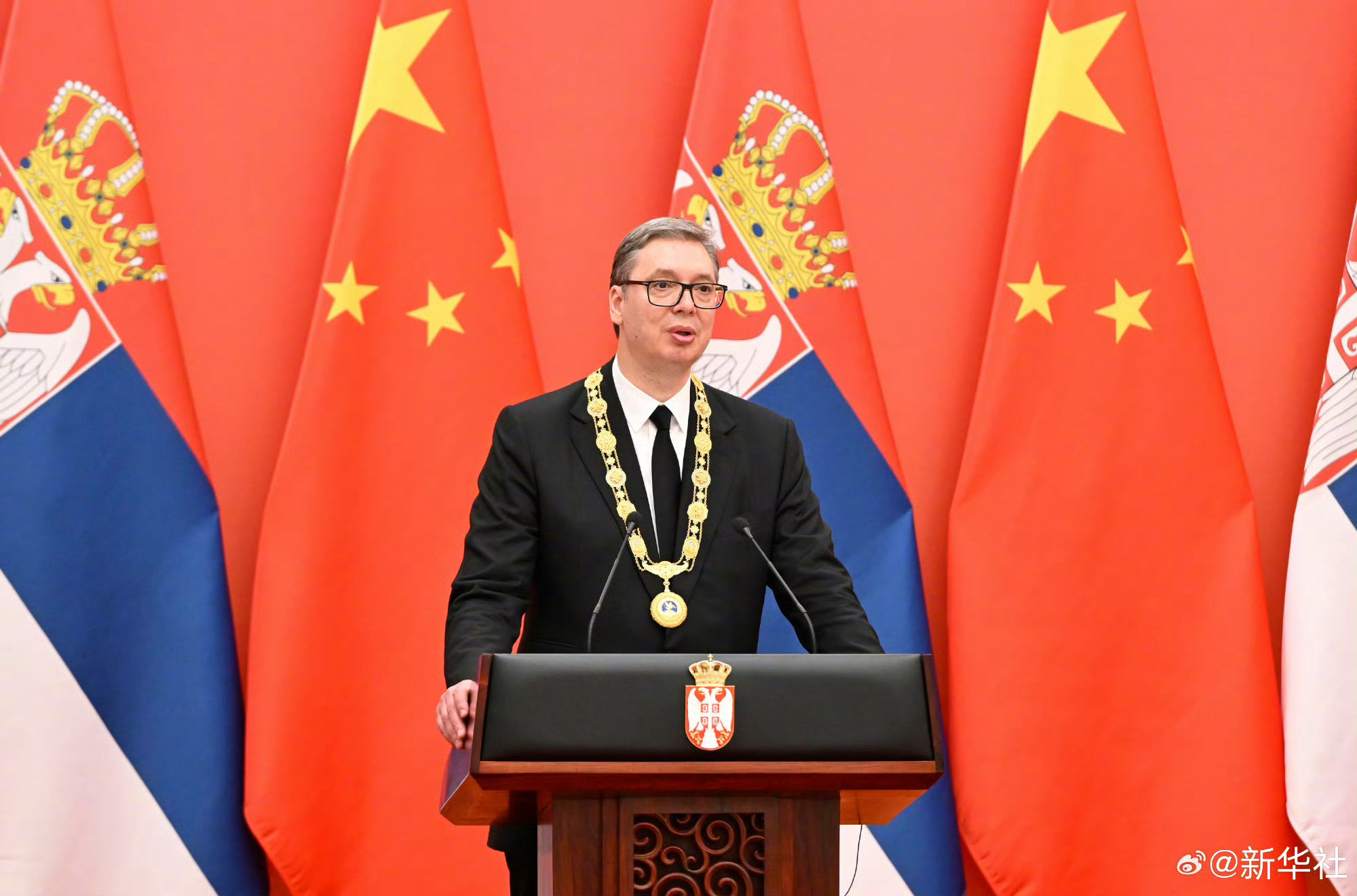 武契奇获颁友谊勋章高清大图恭喜武契奇！你是中国人民的朋友，这些年我一直看你坚定的
