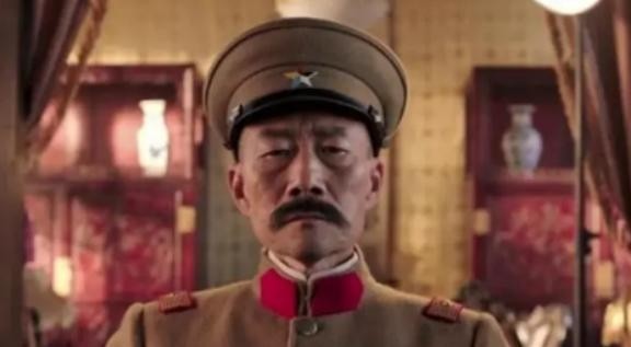 1925年，郭松龄发动兵变，特意给张作霖送了个棺材。棺材打开时，张作霖直接愣在原