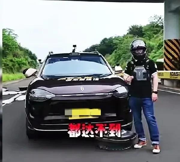 不要怪懂车帝了，测试人员是为了安全，他当时不打方向盘把变道的问界M9扯回来，万一