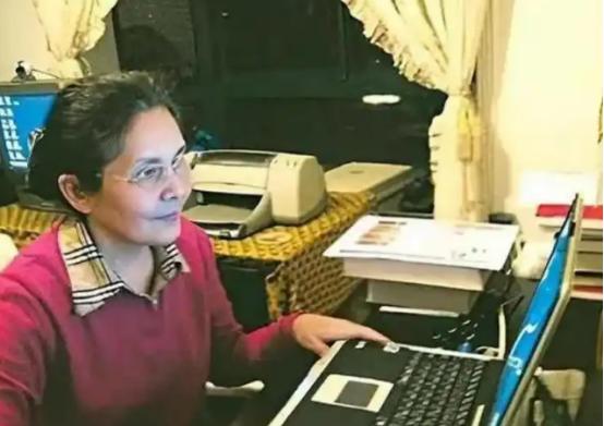 1999年，李爱珍作为我国半导体顶级专家，却4次申请中科院士被拒，不料8年后，她