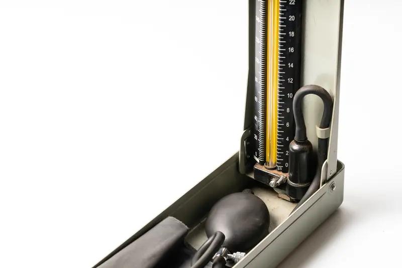 拿到体检报告的瞬间，心沉了沉——血压没降，双肺结节、胆囊息肉又添“新愁”。看着单