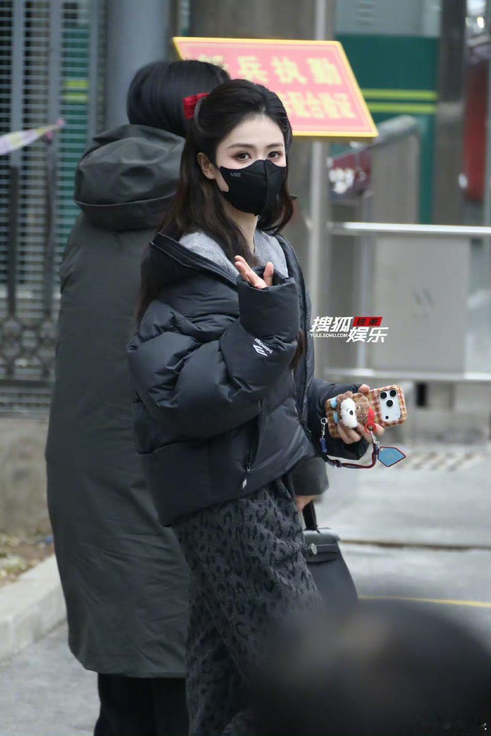 白鹿马年央视春晚第二次联排，红蝴蝶结好可爱