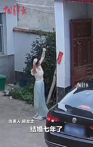 “双向奔赴！”近日，河南驻马店，一女子和老公结婚七年了，每次老公下班回家，女子都