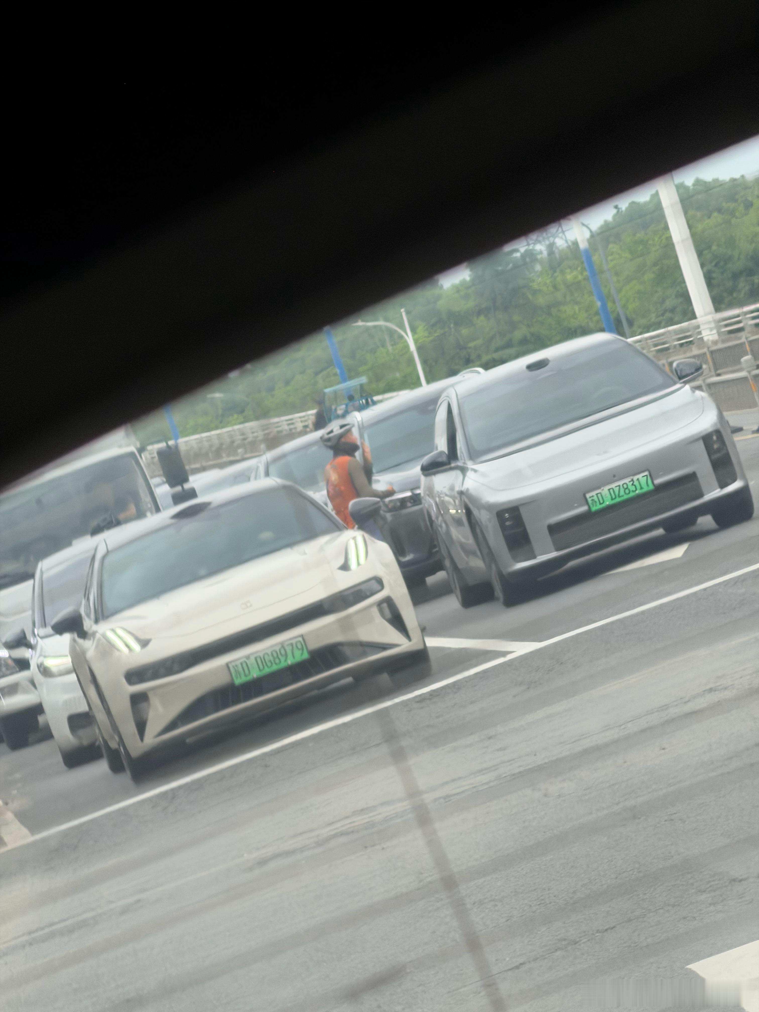 说实话，真过分了半个月了，你都没骑出我这个街道上次跟我说要去拉萨…